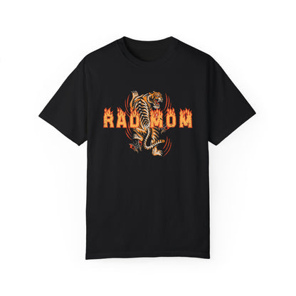 Rad mom graphic tee featuring bold vintage tiger design with flame details. Cool mom streetwear shirt with retro tattoo style graphic perfect for everyday edgy mom style and bold vintage inspired streetwear.