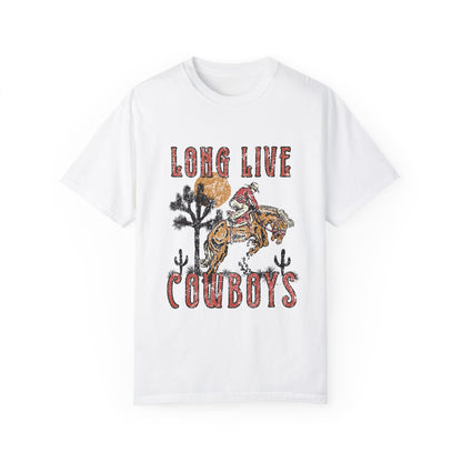 Oversized cowboy tee featuring a bold distressed design with western and rodeo elements. Vintage ranch tee perfect for fans of southwestern and rustic style. Nostalgic western graphic ideal for casual outfits and everyday comfort.
