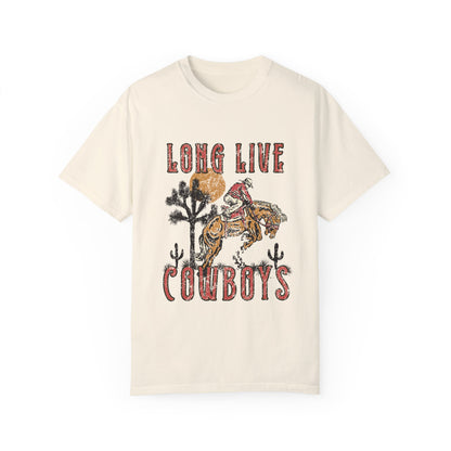 Oversized cowboy tee featuring a bold distressed design with western and rodeo elements. Vintage ranch tee perfect for fans of southwestern and rustic style. Nostalgic western graphic ideal for casual outfits and everyday comfort.