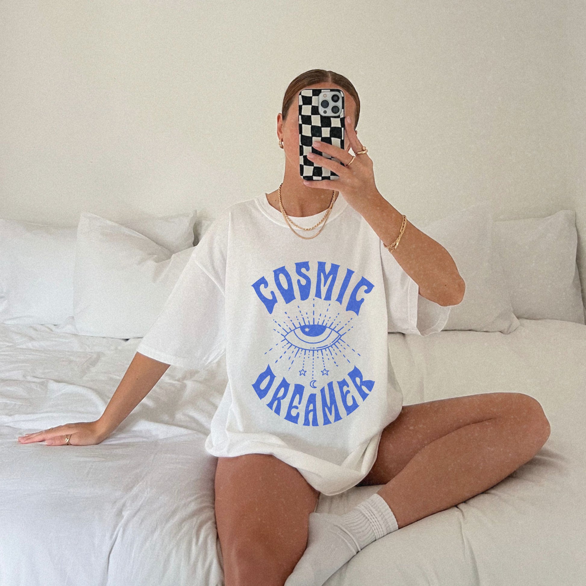 Mystical graphic tee featuring a spiritual eye, cosmic dreamer typography, and celestial design. Perfect for vintage-inspired outfits, boho rebel style, and night sky aesthetics.