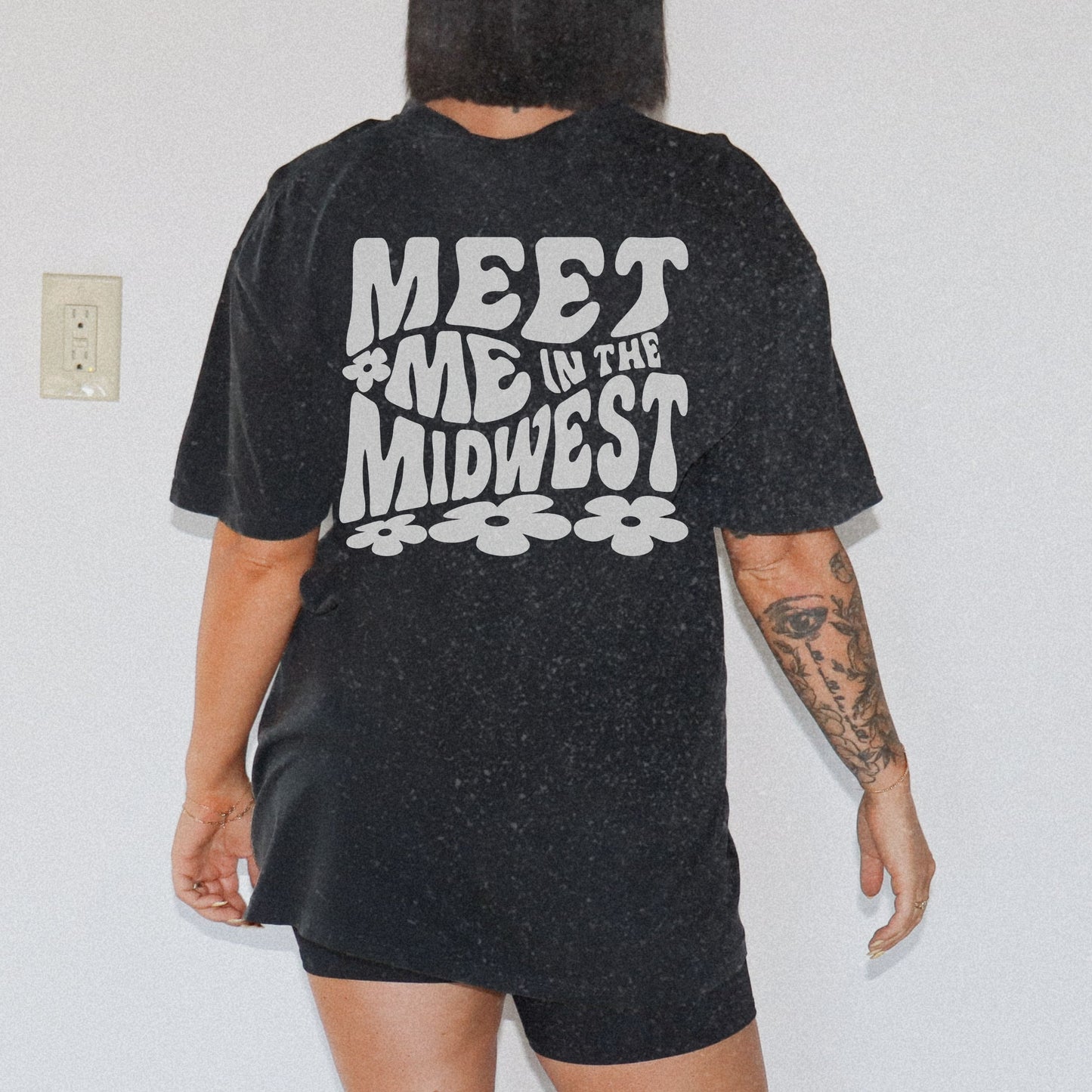 Retro Midwest shirt with bold floral graphic design and "Meet Me in the Midwest" text. Perfect for casual outfits, Midwest road trips, or trendy Midwest looks, combining comfort and style effortlessly. 