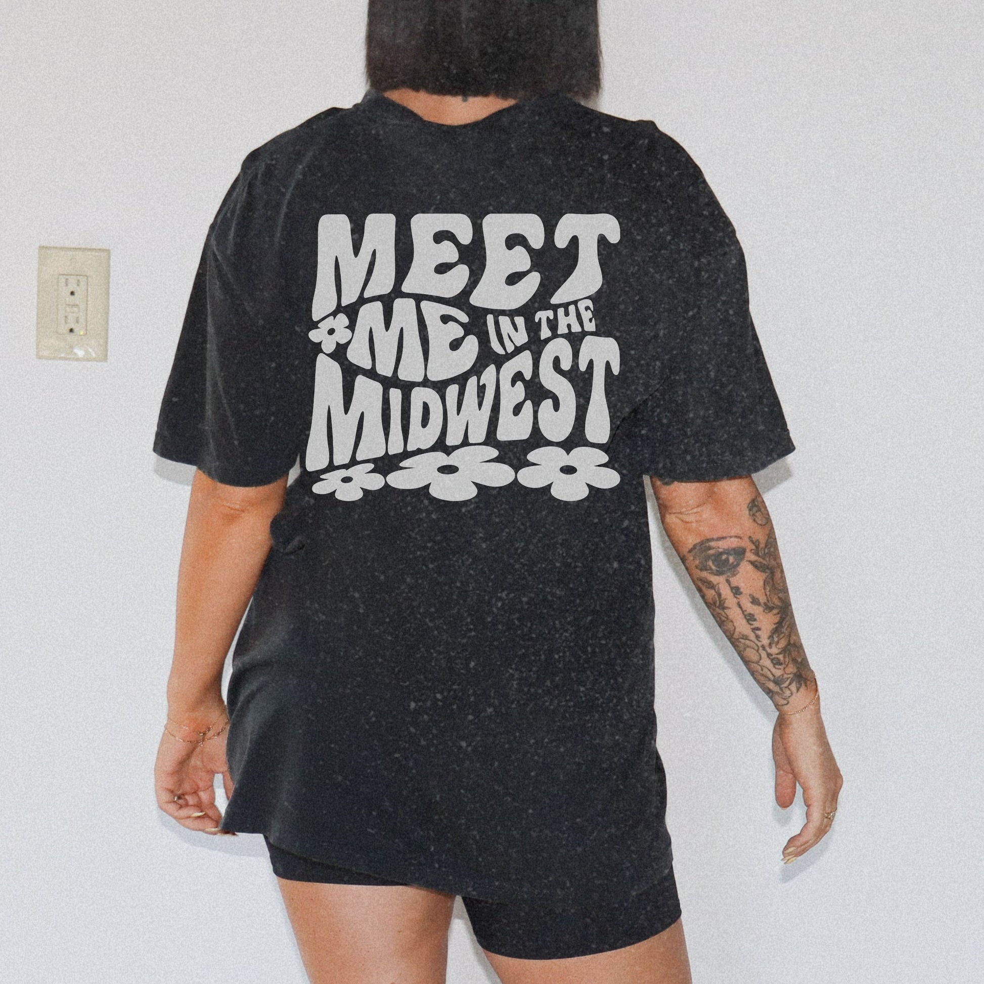 Retro Midwest shirt with bold floral graphic design and "Meet Me in the Midwest" text. Perfect for casual outfits, Midwest road trips, or trendy Midwest looks, combining comfort and style effortlessly. 