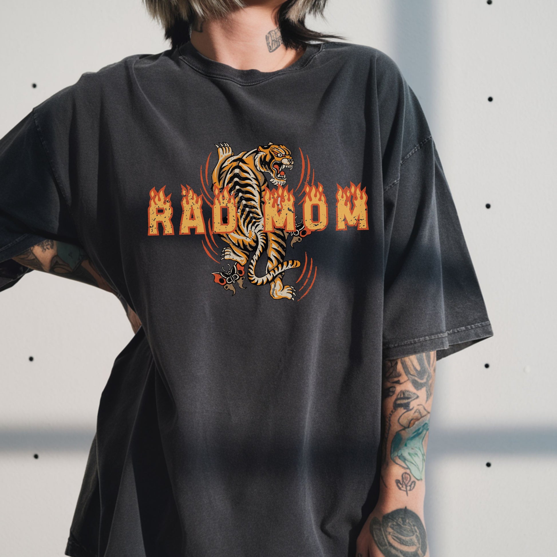 Rad mom graphic tee featuring bold vintage tiger design with flame details. Cool mom streetwear shirt with retro tattoo style graphic perfect for everyday edgy mom style and bold vintage inspired streetwear.